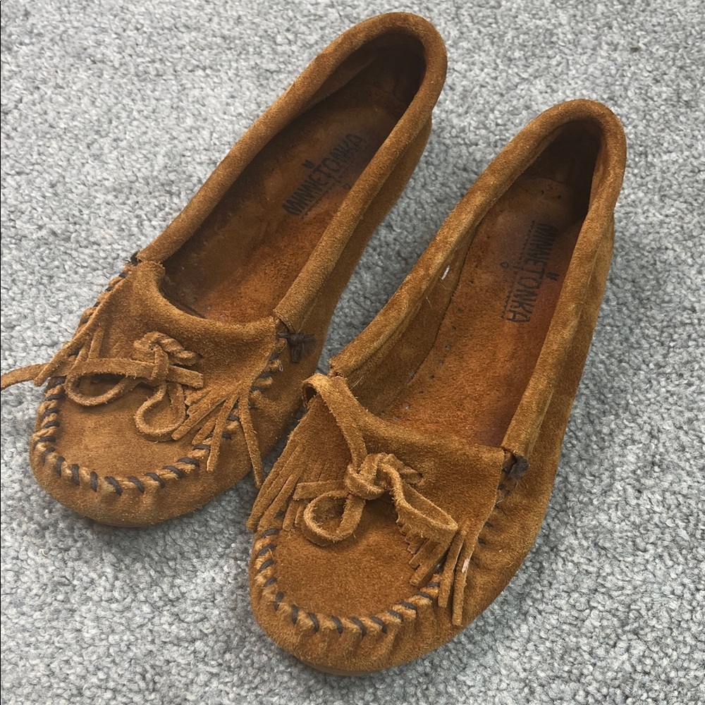 Minnetonka Moccasins Tan Suede Leather Shoes Fringe Size 7